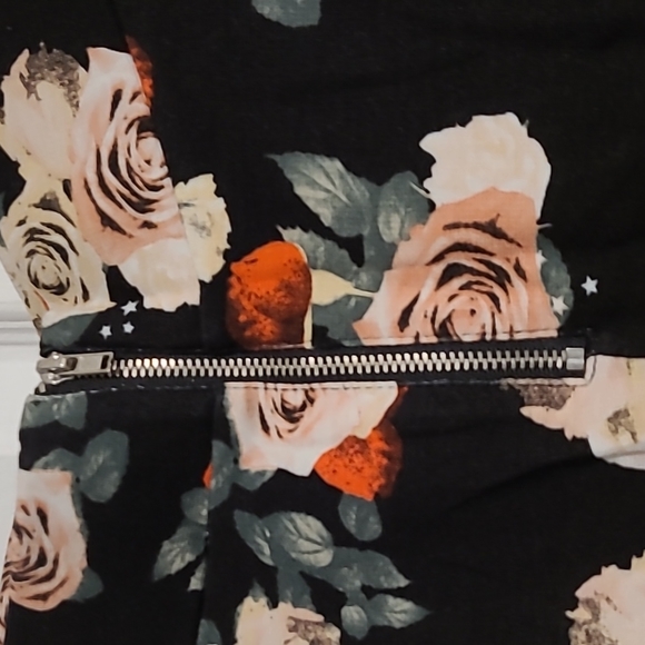 H&M Skater Skirt. Black with Roses on it. - Picture 4 of 5